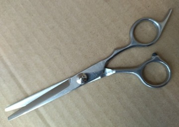 Nożyczki fryzjerskie (ax1)
