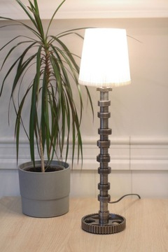 Lampa z wałka rozrządu, loft, upcycling, handmade