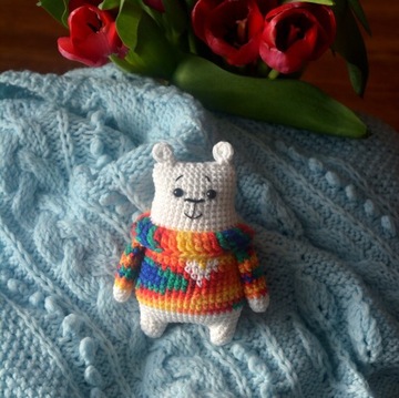 Mały miś zabawka handmade amigurumi na prezent 