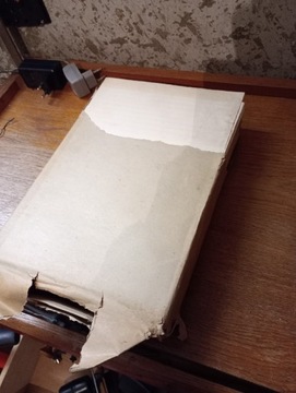 Stary papier a4 do kaligrafii pożółknięty ryza
