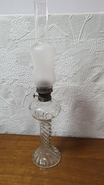 Przezroczysta stara lampa naftowa