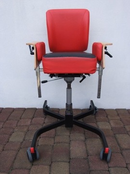 Profesjonalne krzesło dla niepełnosprawnej osoby