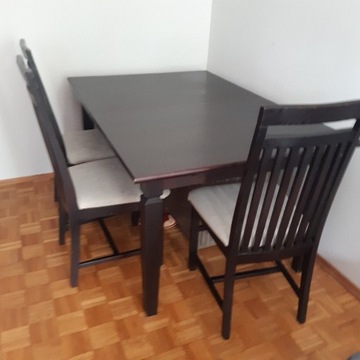 Stół z 3 krzesłami 