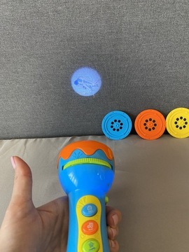 Zabawka projektor latarka ze slajdami gra melodie