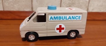 Renault Trafic I karetka ambulans PRL sygnowany