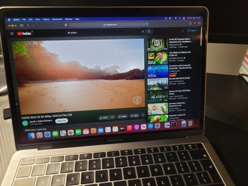 Macbook Air 13-inch, 2018 Retina i5, 8GB,128GB SDD