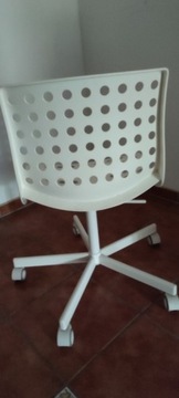 Krzesełko białe obrotowe