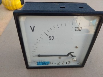 Woltomierz analogowy tablicowy prądu stałego 0-100