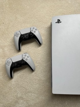 Konsola PlayStation 5 PLUS 2x PAD MODEL: CFI-1216A
