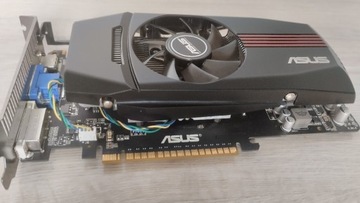 GTX 550 Ti Asus.