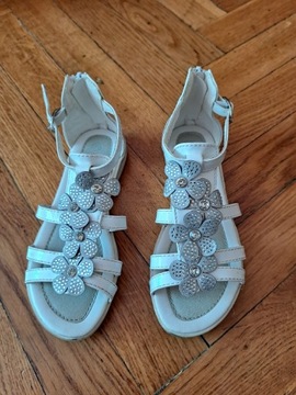 Białe srebrne sandałki 31 magic lady sandały