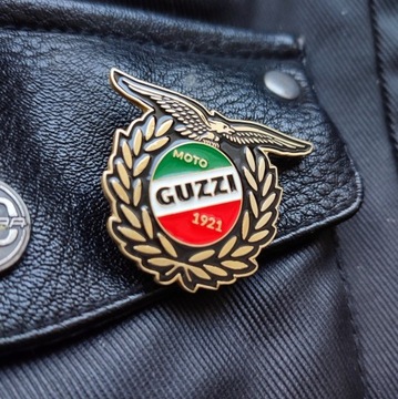 Znaczek Moto Guzzi Pins, metal dla fana marki