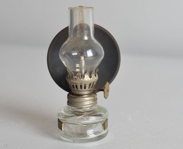 Mała stara lampka naftowa