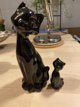 Dwie figurki porcelanowe - kotki mały i duży