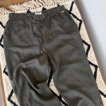 Nowe spodnie joggery Marks&Spencer khaki  40/42