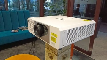 Panasonic PT-RZ570 - laserowy projektor 1080p