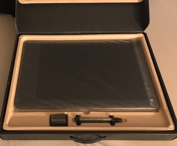 Tablet Wacom Intuos Pro L z 2017 roku.