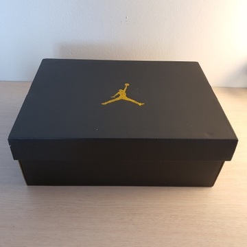 AIR JORDAN 1 MID SE (BLACK/METALIC GOLD)