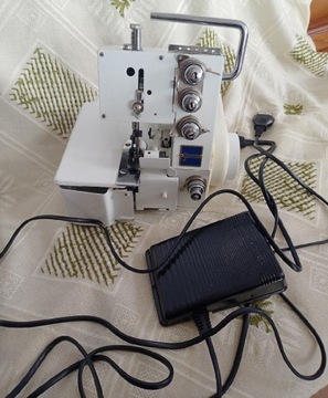 Overlock  czteronitkowy Yamata solidny 