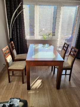 Stół z 4 krzeslami