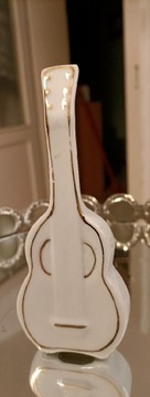 Porcelanowa figurka muzyczna