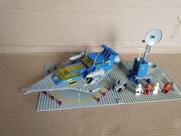  Lego 928 Space cruiser and moonbase