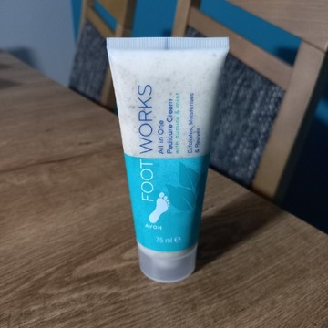 Avon Foot Works peelingująca kuracja do stóp mięta