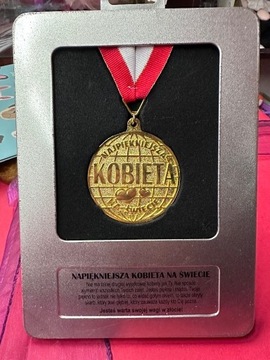 Medal Najpiękniejsza kobieta, prezent