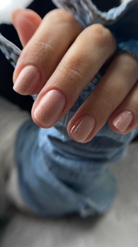 manicure hybrydowy