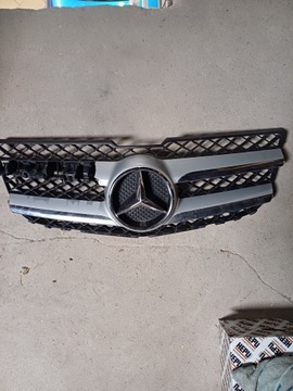 Grila wraz z logo do Mercedesa GLK 2012 rok 