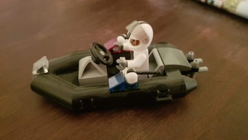 Lego ponton, łódź policyjna, motorówka, figurka po