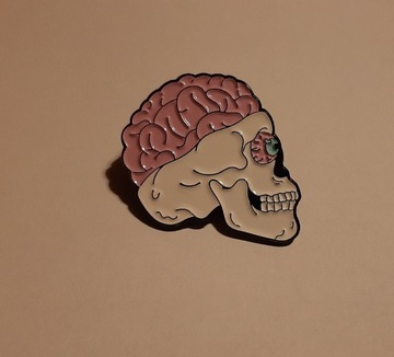 Przypinka czaszka mózg.