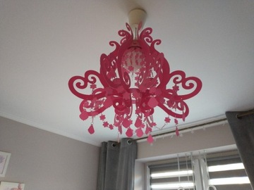 Lampa sufitowa do pokoju dla dziewczynki, rożowa