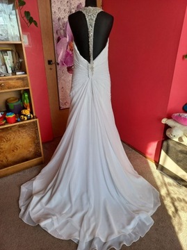 Suknia ślubna biała ozdoba z wycięciem na plecach