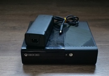 Xbox 360 E + zasilacz / nowa pasta