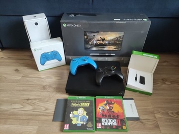 Xbox One X 1T + 2 pady + aku z usb + gry