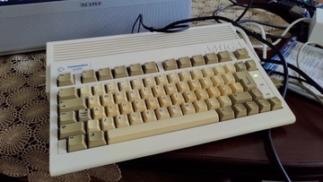 Amiga 600 + Turbo Furia + Dodatki