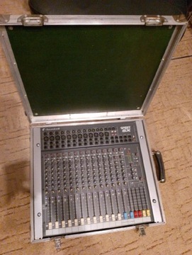 Mikser Soundcraft Spirit SX plus case 