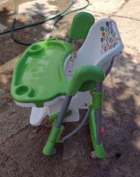 Krzesełko stojak dla dziecka do karmienia.
