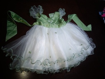 Sukienka na bal dla dziewczynki w wieku 2 - 3 lat