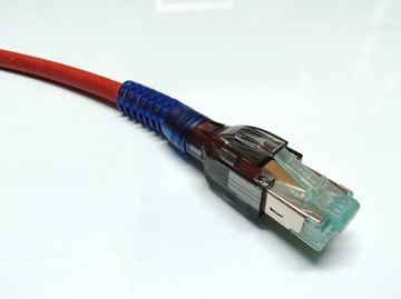 Kabel RJ45 Patchcord S/FTP kat.6a 0,5m CZERWONY