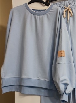 Włoska bluza niebieska z białym obszyciem 36-46 
