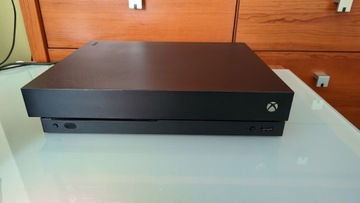 Xbox One X 1TB ładowarka pad + XBOX GAME PASS 120 DNI