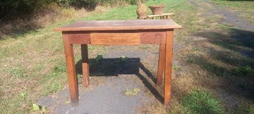 Stary stół drewniany z szufladą