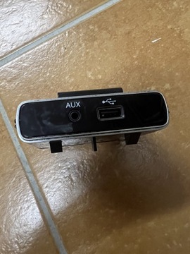 Gniazdo  OE USB  port AUX Fiat 500 735628336 mopar