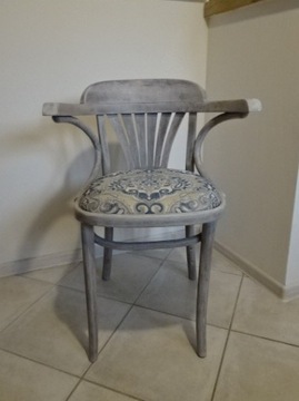 Stare drewniane krzesło typu Thonet