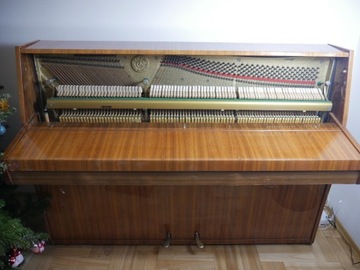 Pianino Calisia M-105 stan bdb