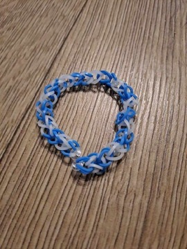 Niebiesko biała bransoletka z gumeczek