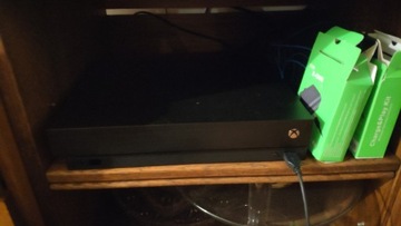 Zestaw Xbox One X, Kierownica, stojak