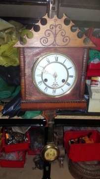Stary zegar ścienny.